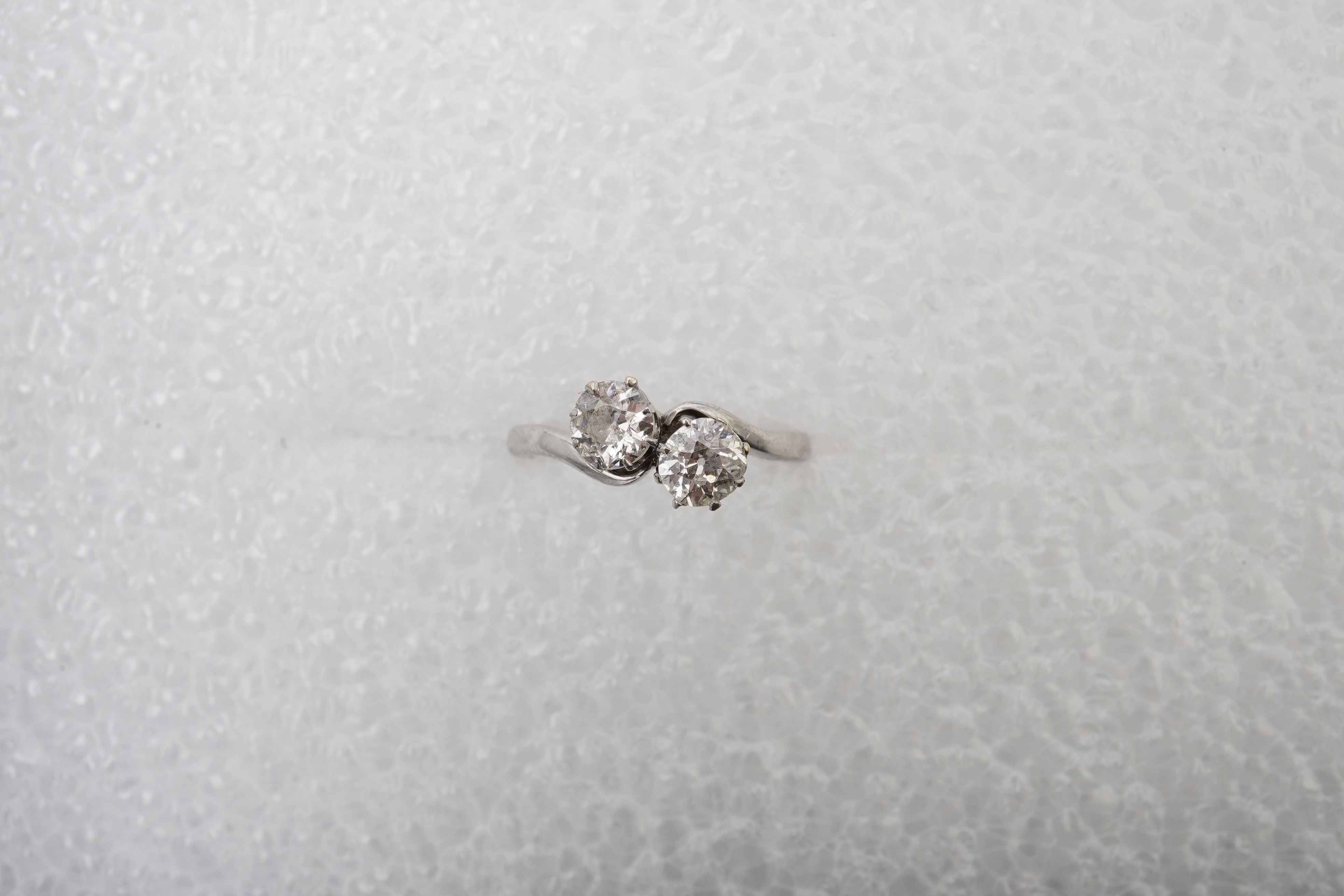 A diamond 'toi-et-moi' ring, early 20th century